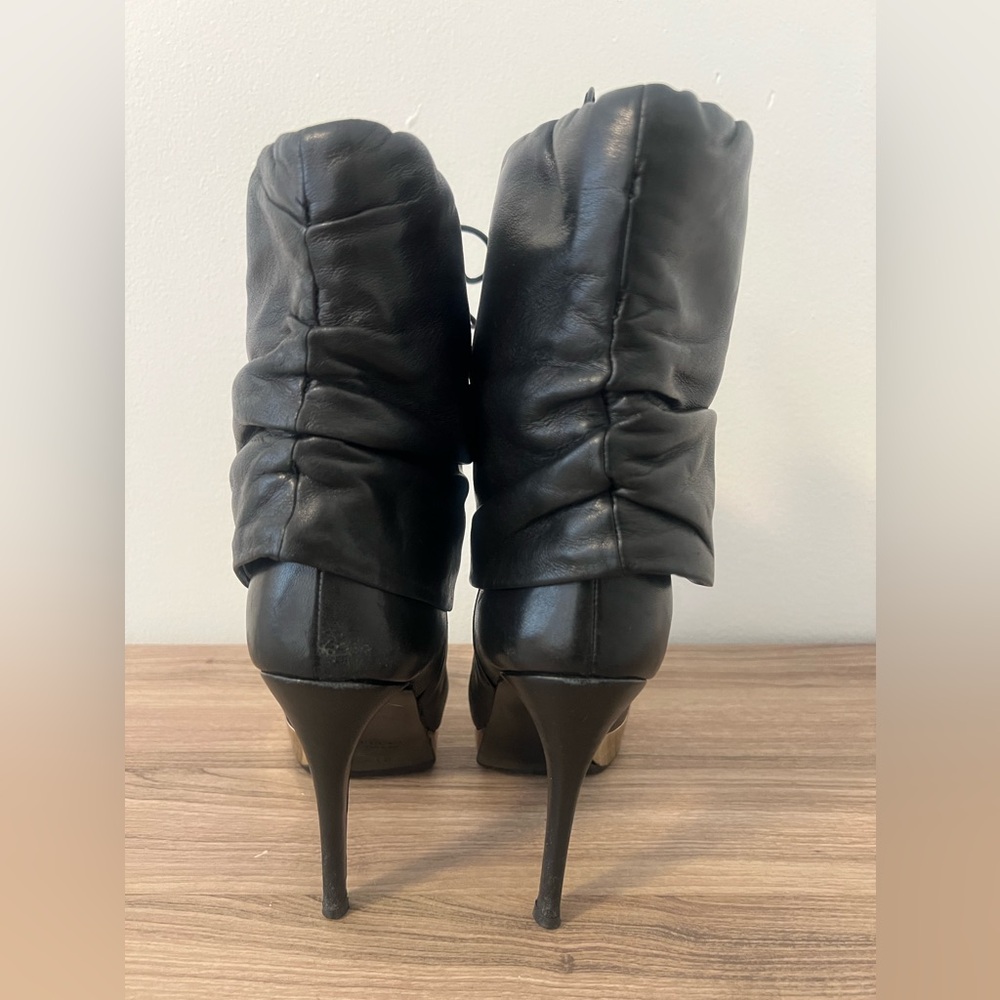 GUCCI Leather Ankle Lace up Boot Platform Heel Color Black Gold Interior - Picture 2 of 13